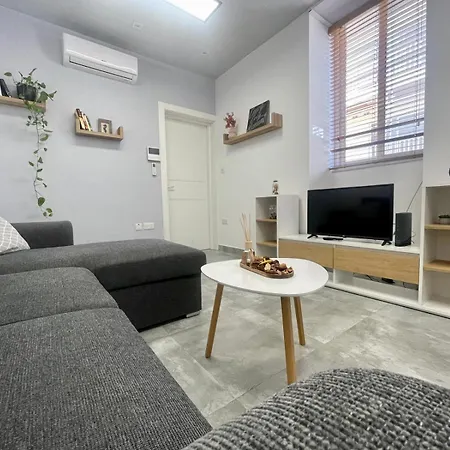 Ta Nenu Apartment *