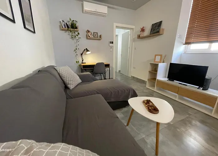 Ta Nenu Maisonette Near Valletta & The Three Cities