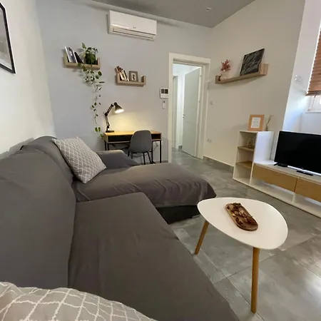 Ta Nenu Maisonette Near Valletta & The Three Cities
